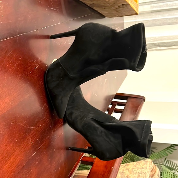 Black Suede ladies, high heel,Le Chateau boots .like new - Picture 1 of 5